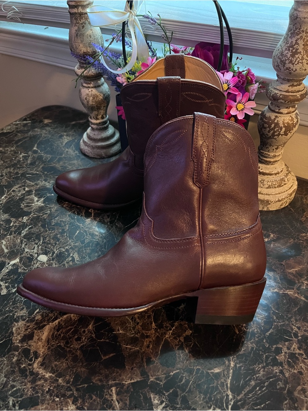 Tecovas Page
Sequoia Bovine
Cowgirl/Western Boots
Size 10 for Women